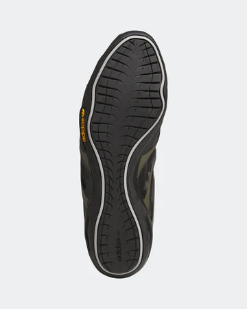 adidas para Bad Bunny x Mercedes-AMG F1 Adi Racer GT Brown