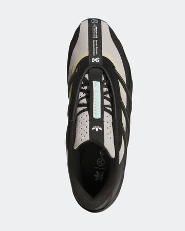 adidas para Bad Bunny x Mercedes-AMG F1 Adi Racer GT Brown